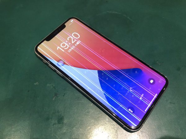 iPhone11PM液晶破損