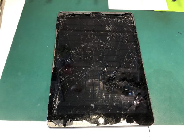 iPad7画面銃破損