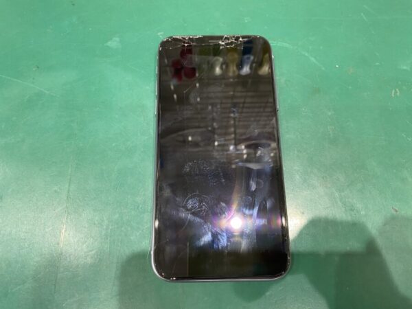 iPhone11 画面割れ