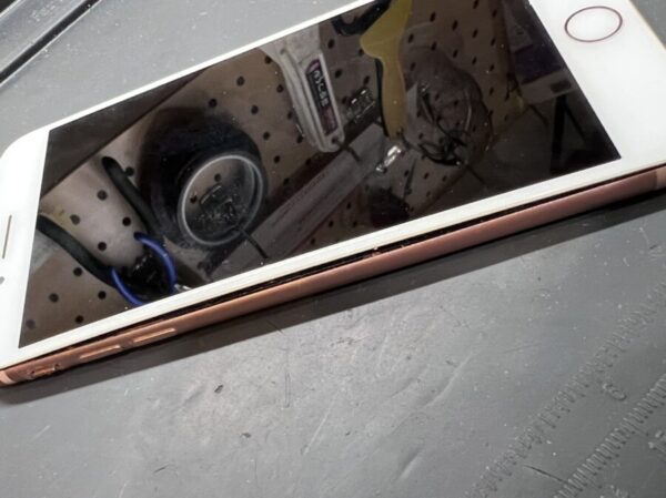 バッテリーが膨らんでいるiPhone7