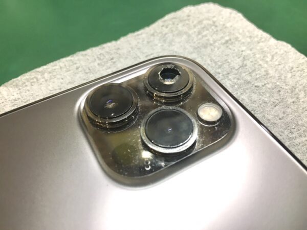 カメラレンズが割れてしまったiPhone12ProMax(アイフォン)
