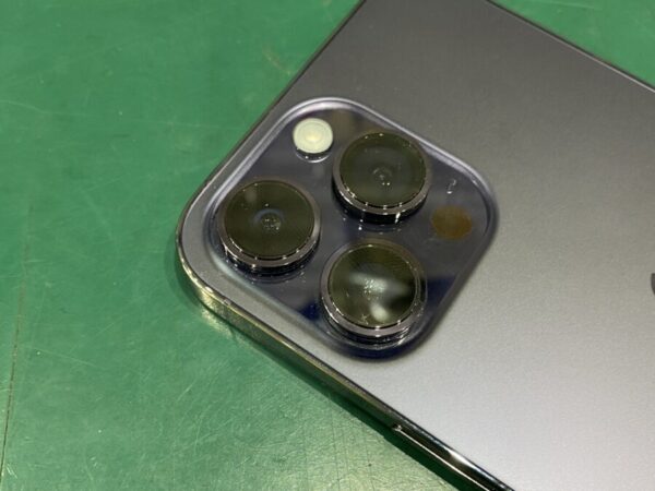 iPhone14ProMax リアカメラレンズ割れ