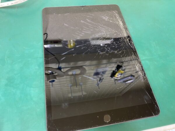iPad第7世代ガラス割れ