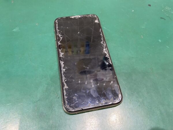 iPhoneXS修理前
