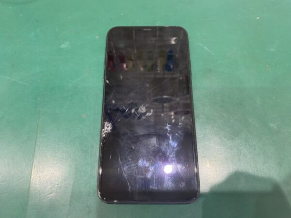 iPhone11ProMax 画面割れ