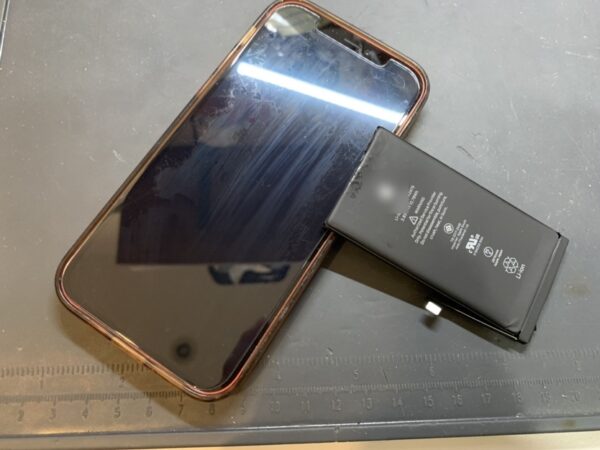 アイフォン12のバッテリー交換