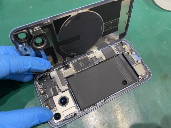 iPhone14 端末内部