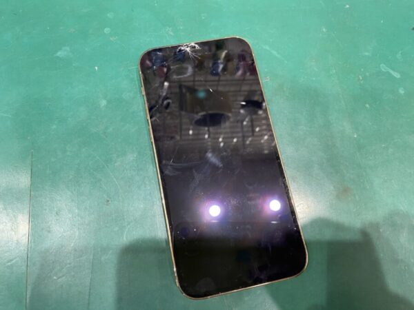 iPhone12Pro ガラス割れ 画面交換