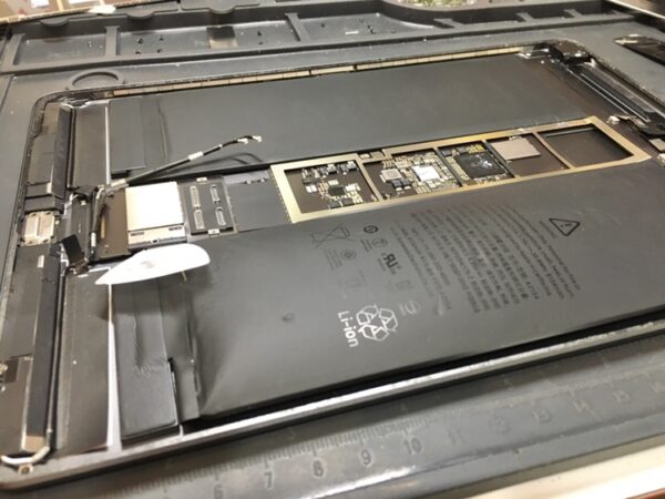 バッテリーが膨張したiPad Pro10.5の交換修理
