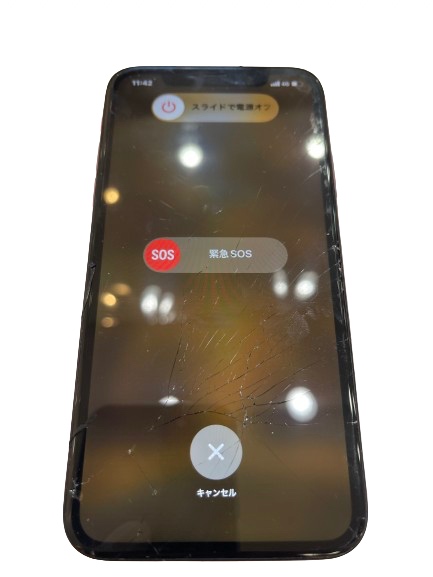iPhone１１画面割れ修理前