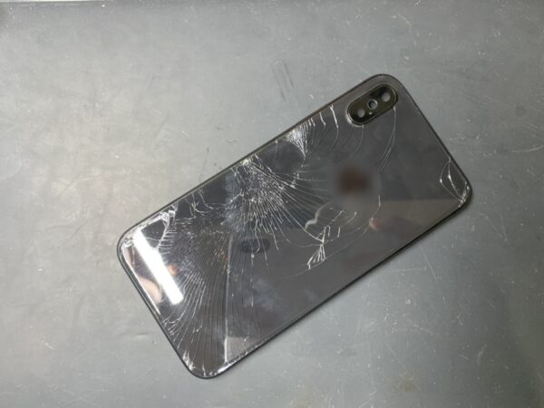 アイフォンテンのバックパネル交換