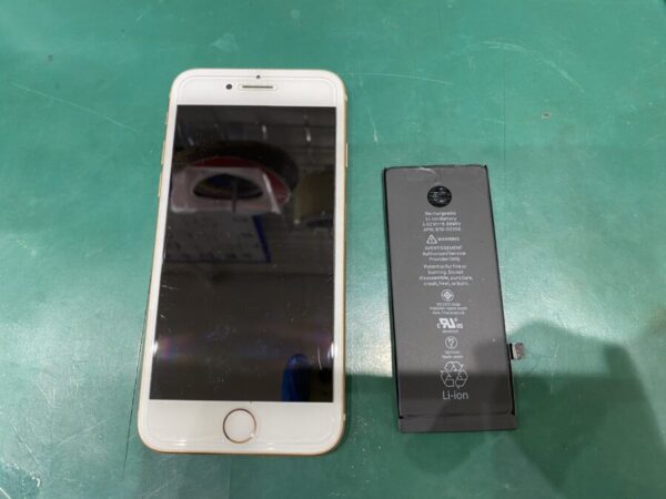 iPhone8バッテリー交換後の写真です