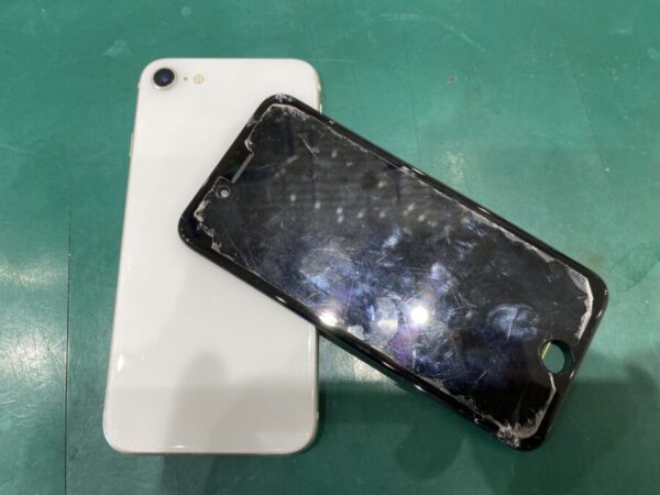 iPhoneSE3 画面交換