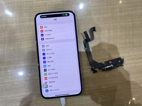 iPhone14ProMaxの充電コネクタ交換後、充電の反応が戻りました