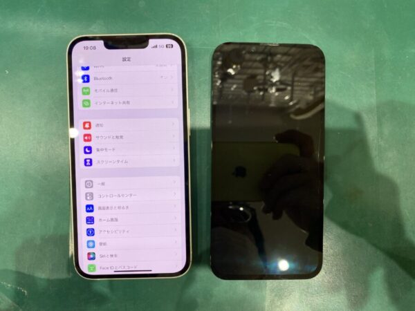 iPhone13の画面交換を行い正常に画面が映るようになりました。