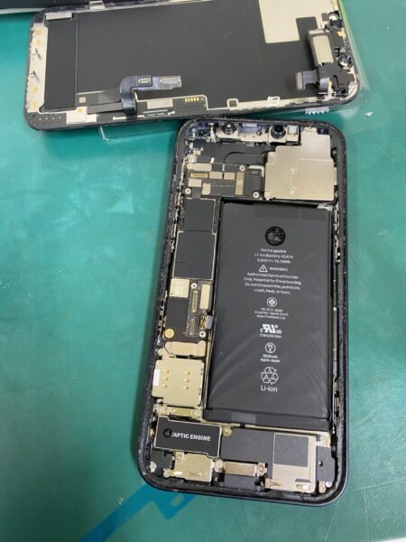 iPhone12 バッテリー交換 修理前