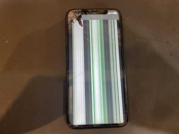 アイフォンテン画面割れ、液晶破損