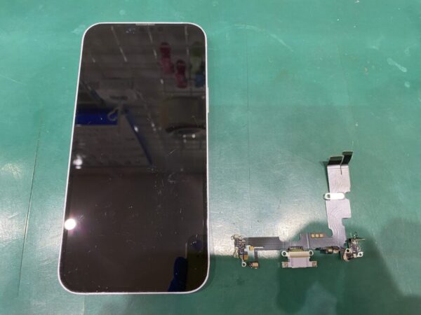 iPhone14Plus 充電不良修理
