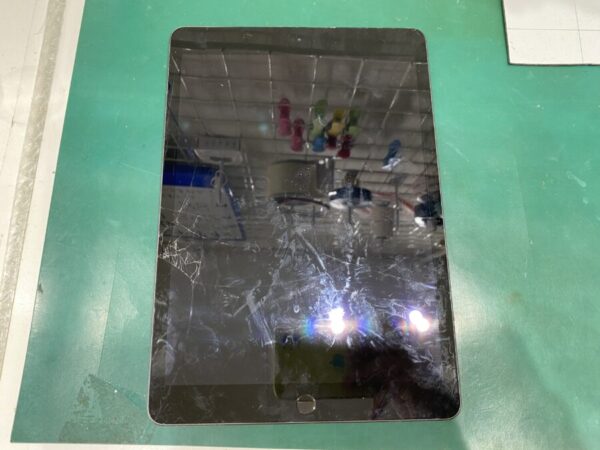 iPad 画面割れ ガラス割れ 修理前