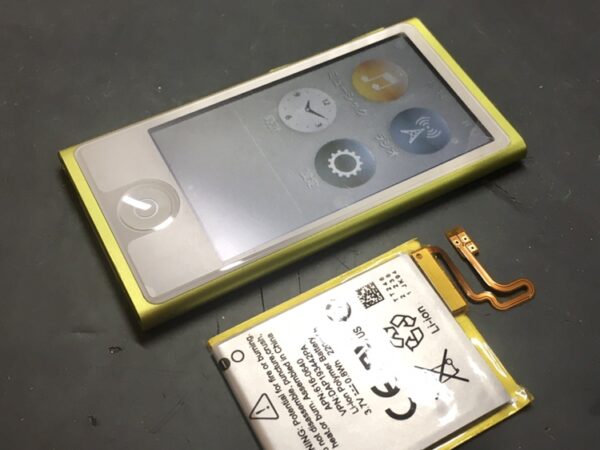 起動が不安定になっているiPodnano7のバッテリー交換