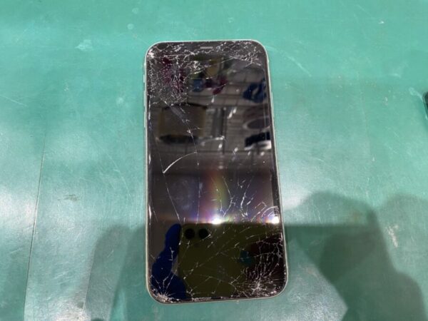 iPhone11 画面割れ タッチ不良