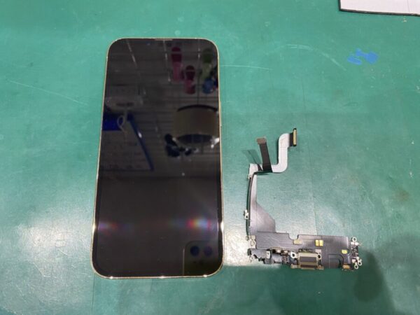 iPhone13Pro 充電コネクタ修理
