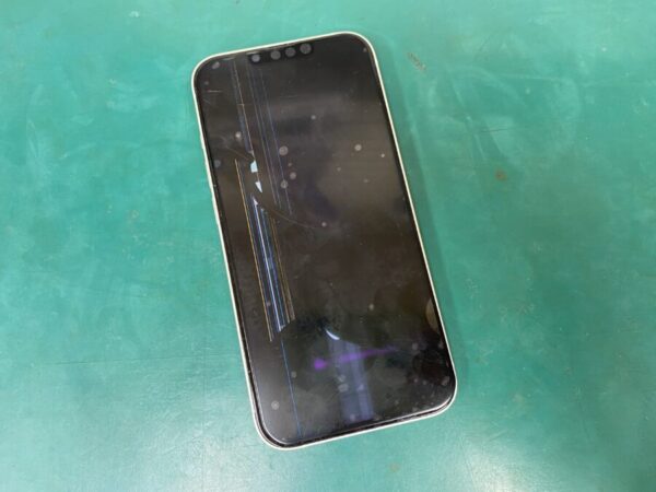 iPhone13 液晶破損
