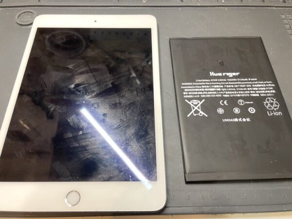「iPad mini 4（アイパッド）」のバッテリー交換を行いました。