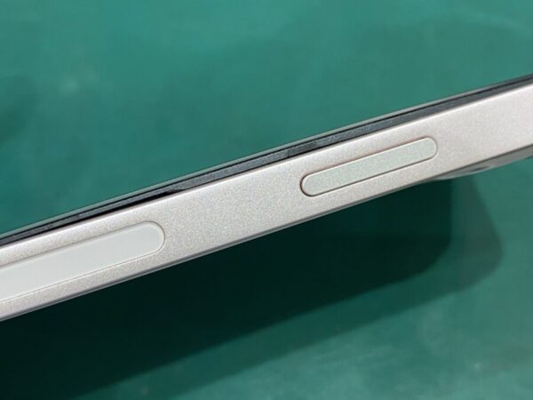 iPhone13mini バッテリー膨張