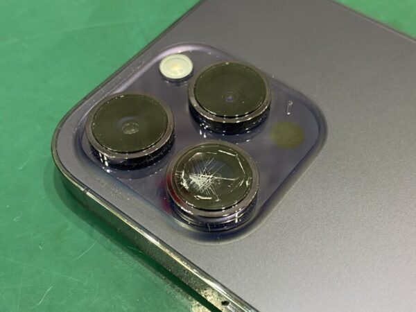 iPhone14Pro カメラレンズ割れ