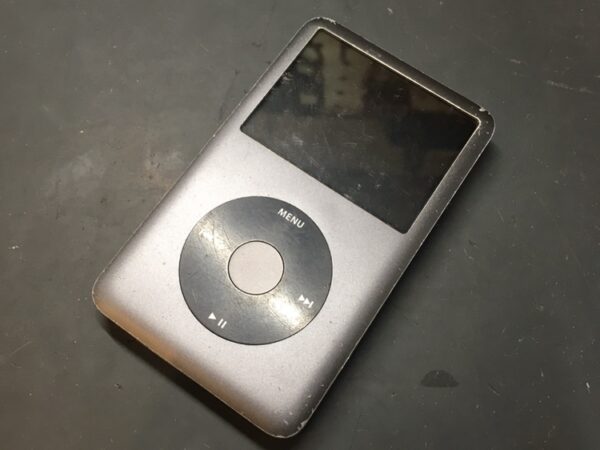 「iPod classic（アイポッド　クラシック）」充電が溜まらない劣化したバッテリーの交換を行いました！！！