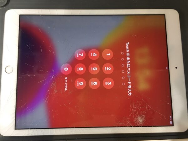 「iPad7 」ガラスが割れてしまったiPadの画面交換を行いました！！