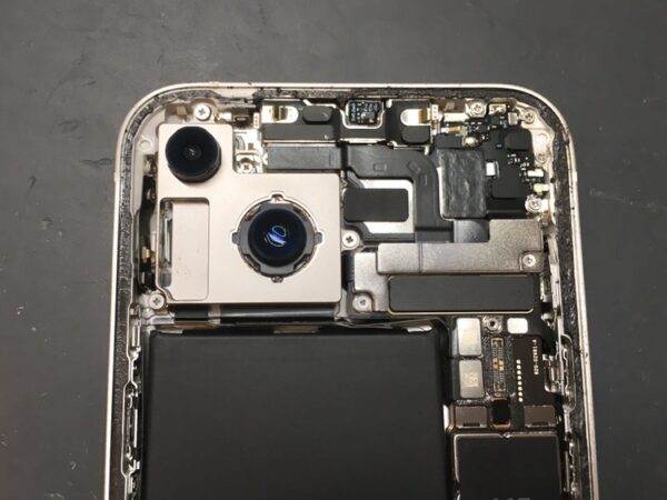 「iPhone 14」アウトカメラ本体の交換を行いました。