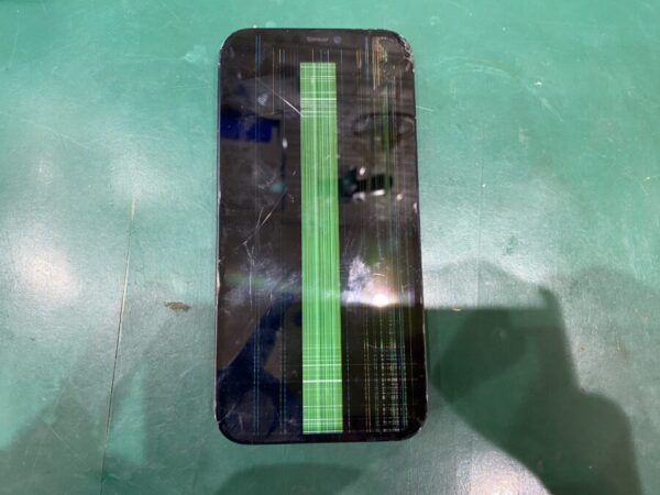 iPhone13 液晶破損