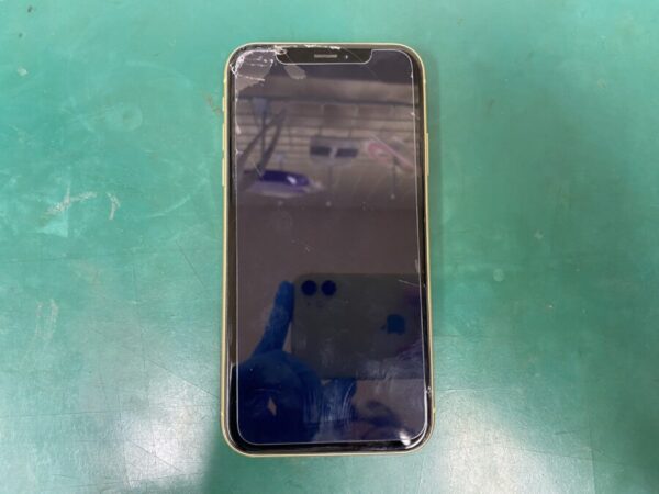 iPhoneXR 画面割れ