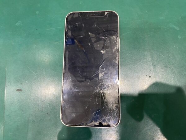 iPhone12 画面破損