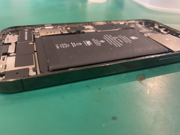 iPhone12pro 電池交換　戸部