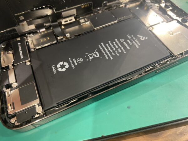 iPhone12pro 電池パック交換　戸部