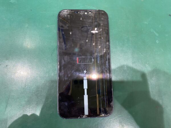iPhone13 画面修理前