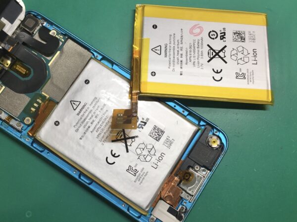 「iPod touch 5」劣化したバッテリーの交換を行いました。
