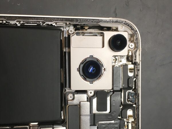 撮影できない「iPhone14」のアウトカメラの交換を行いました！！！