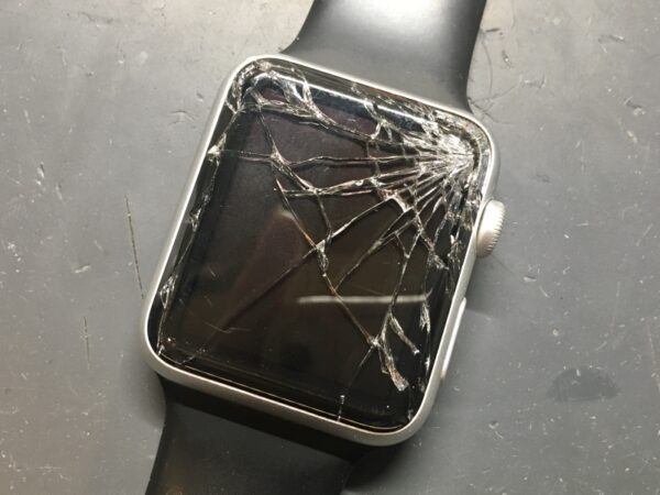 「Apple Watch 1 42㎜」の破損した画面の交換修理を行いました！