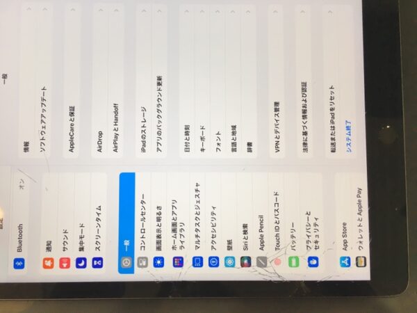 ガラス割れて怪我の危険性「iPad 8」のガラスパネルの交換を行いました。