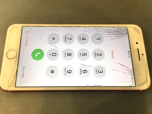 画面ガラスが割れた「iPhone 8」の画面交換を行いました。