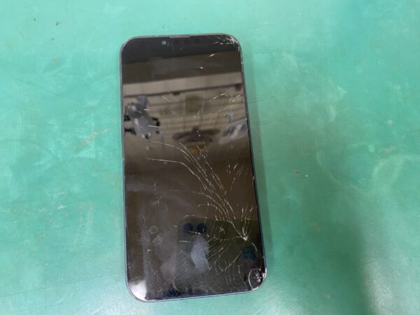 iPhone13 画面割れ 