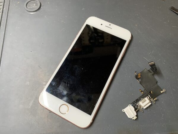 アイフォンシックスエス 充電コネクタ交換
