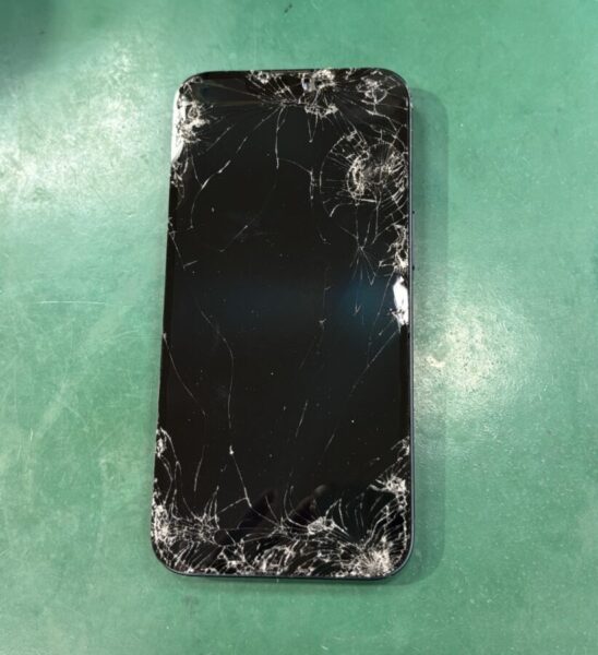 iPhone画面交換修理前