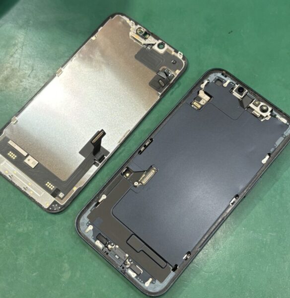 iPhone14画面交換中