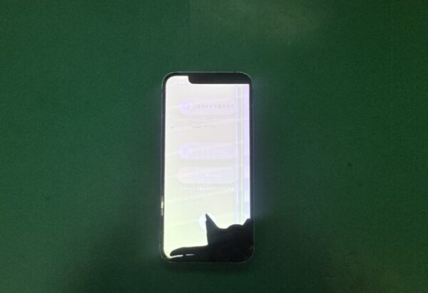 液晶表示不良修理！ iPhone13mini【スマホ修理工房三鷹店】 【修理日記
