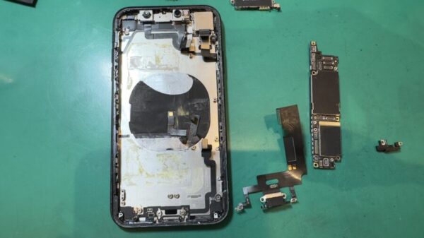charging iPhoneXR shinyurigaoka opa